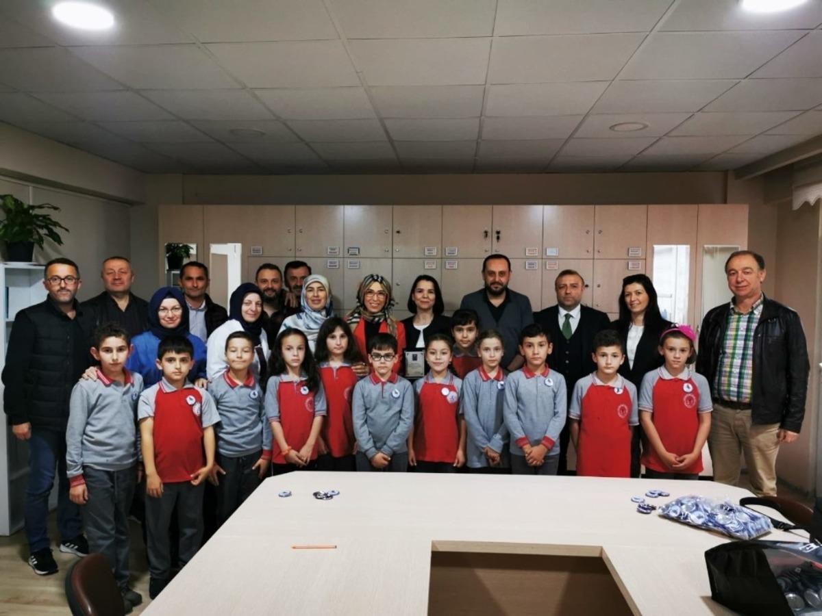 En fazla pil toplayan okula &ouml;d&uuml;l