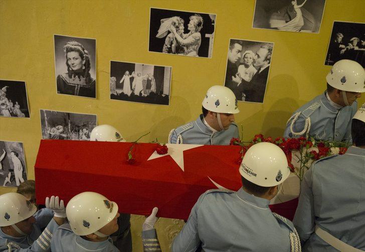 Usta oyuncu Yıldız Kenter için Kenter Tiyatrosunda tören G1