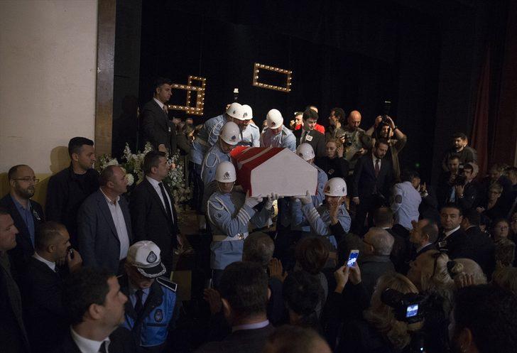 Usta oyuncu Yıldız Kenter için Kenter Tiyatrosunda tören G2