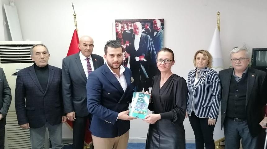 Akademisyenlerin hazırladığı kitap Manisa&rsquo;nın geleceğine ışık tutacak