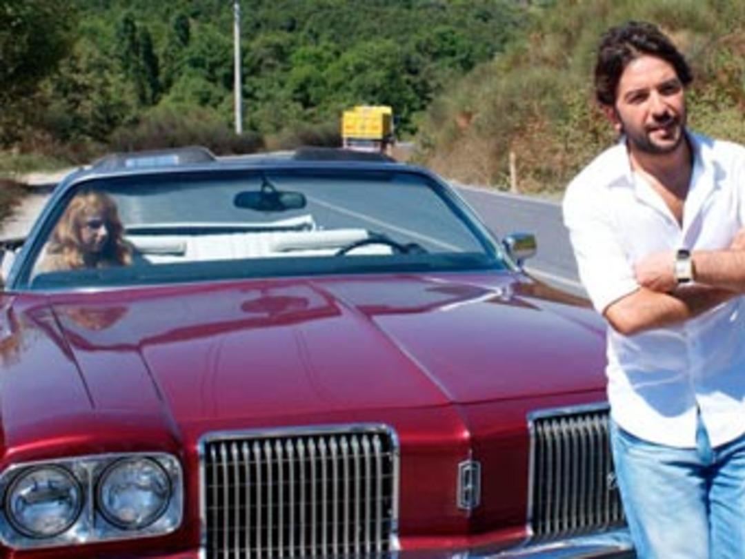 Beni eleştiren ahmaktır