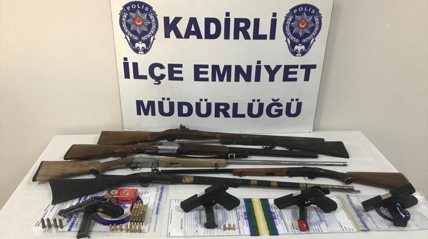 Osmaniye merkezli 3 ilde silah ka&ccedil;ak&ccedil;ılığı operasyonu: 8 g&ouml;zaltı