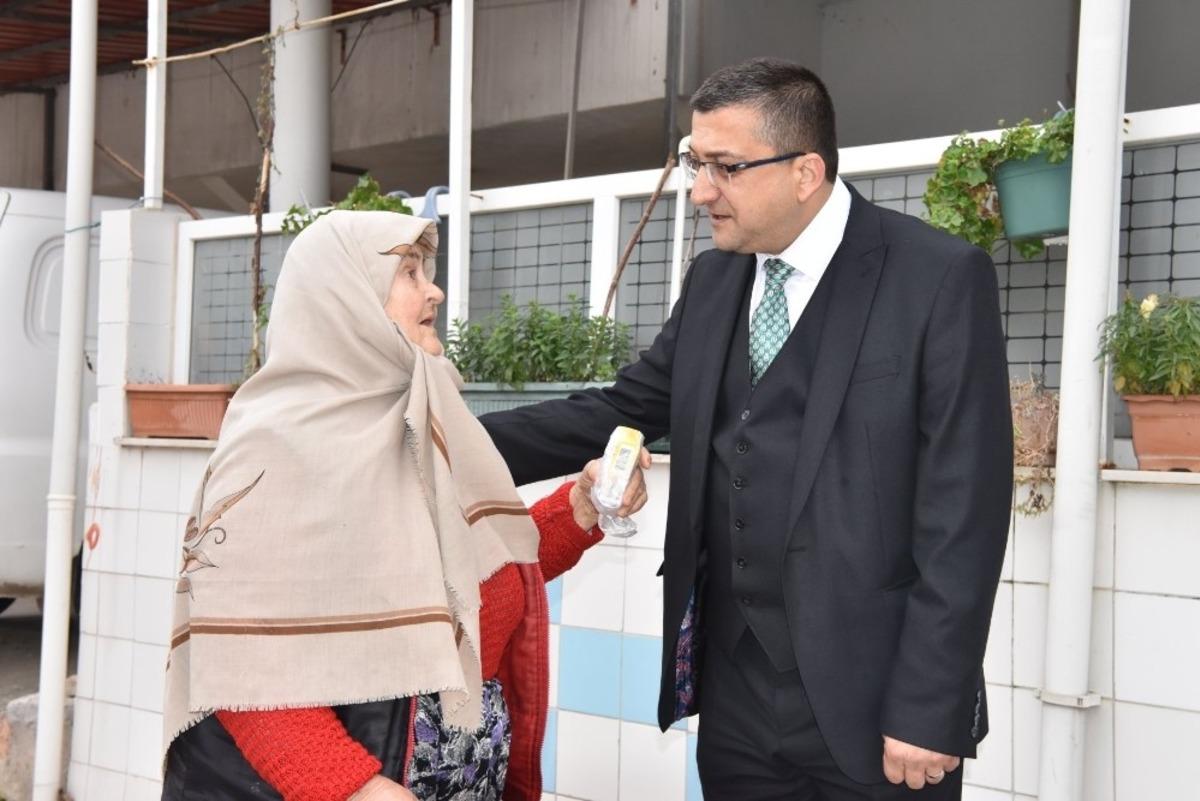 Başkan B&uuml;lent &Ouml;z, halkla bağını koparmıyor