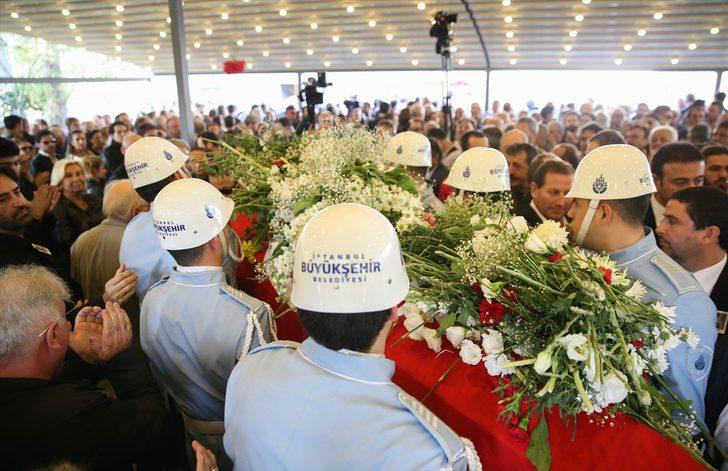 Usta oyuncu Yıldız Kenter son yolculuğuna uğurlandı G4