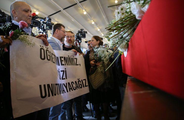 Usta oyuncu Yıldız Kenter son yolculuğuna uğurlandı G5