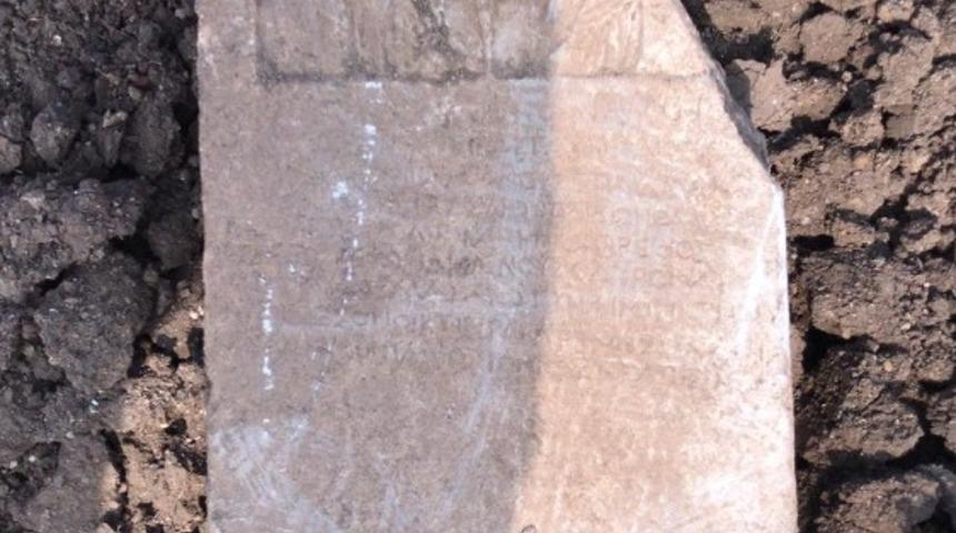 Pulluğuna takılan taş tarihi eser &ccedil;ıktı