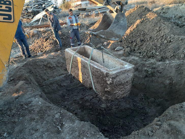 Çorum’da yol çalışmaları sırasında 2 bin yıllık lahit bulundu! G1