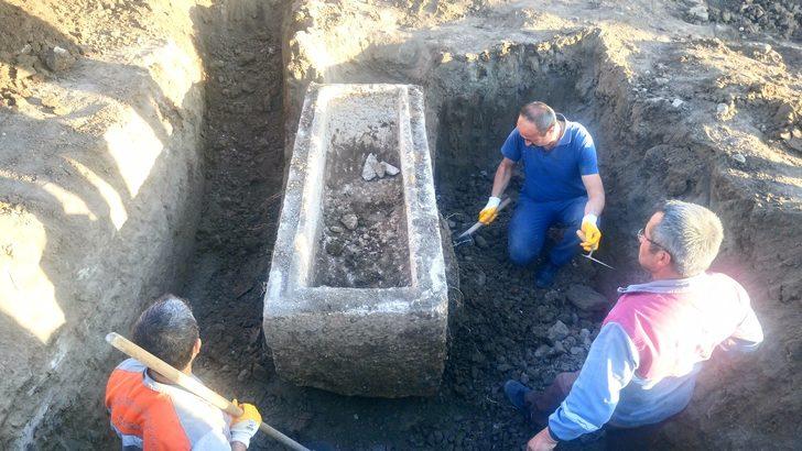 Çorum’da yol çalışmaları sırasında 2 bin yıllık lahit bulundu! G4