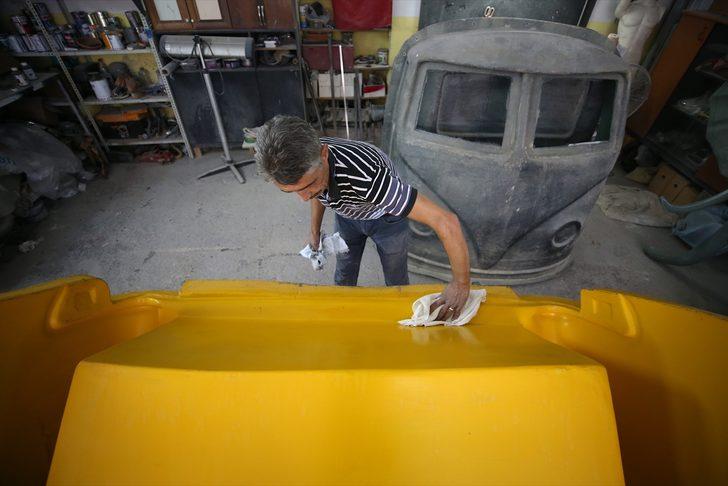 Yurt dışından sipariş yağıyor! Klasik araba' görünümlü koltuk takımı ve çalışma masası üretiyorlar G1