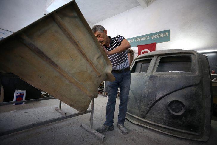 Yurt dışından sipariş yağıyor! Klasik araba' görünümlü koltuk takımı ve çalışma masası üretiyorlar G2