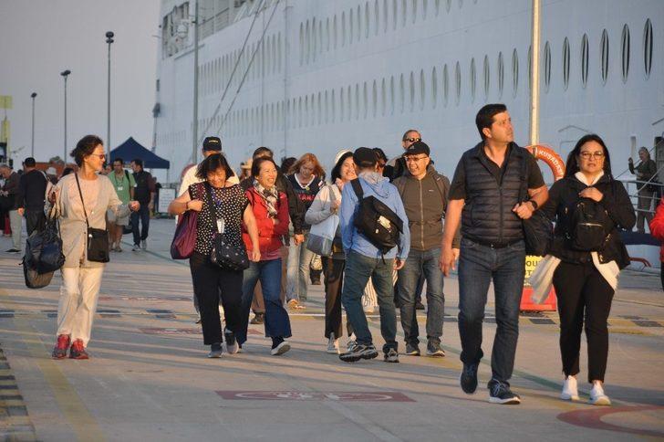 Kuşadası’na dev Kruvaziyer 2 bin 255 yolcu getirdi G2