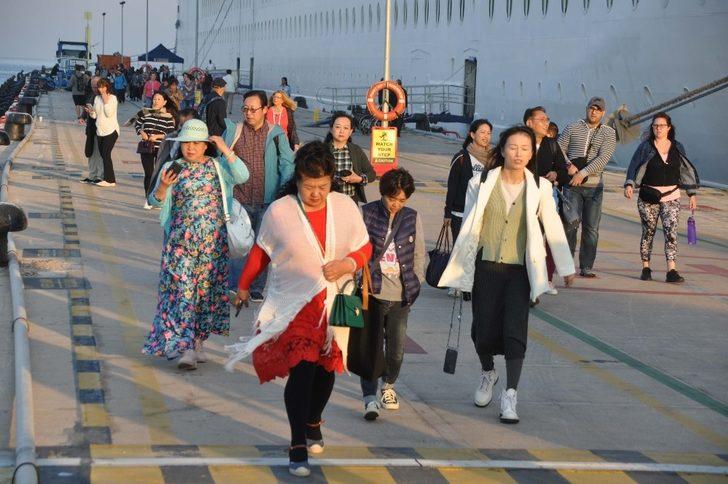 Kuşadası’na dev Kruvaziyer 2 bin 255 yolcu getirdi G4