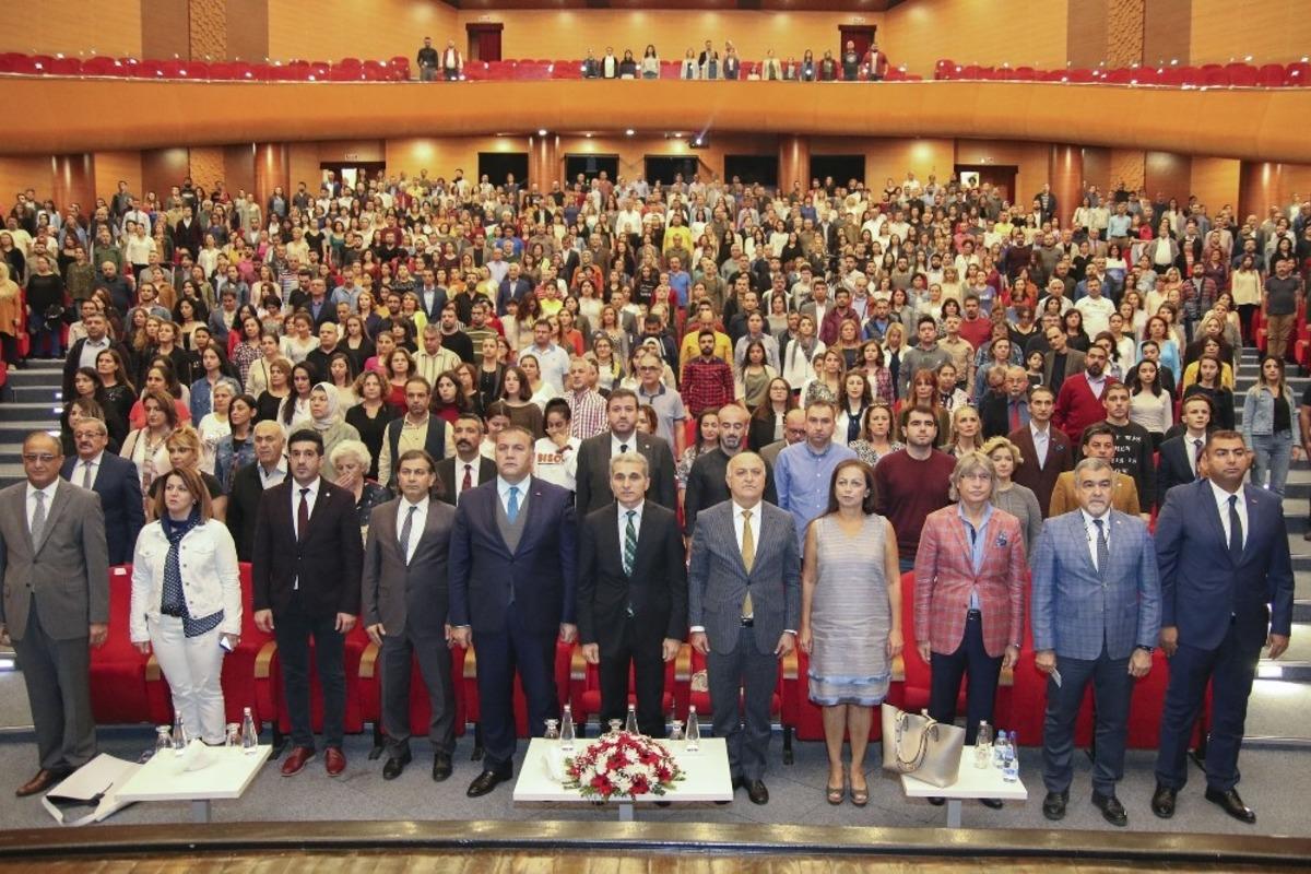 &Ouml;ğretmenler Sunay Akın ile buluştu