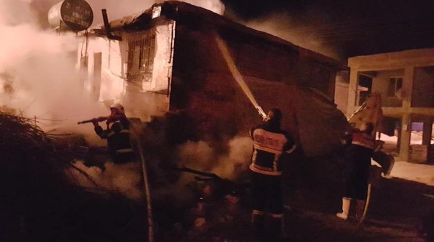 Odunlukta çıkan yangın korkuttu