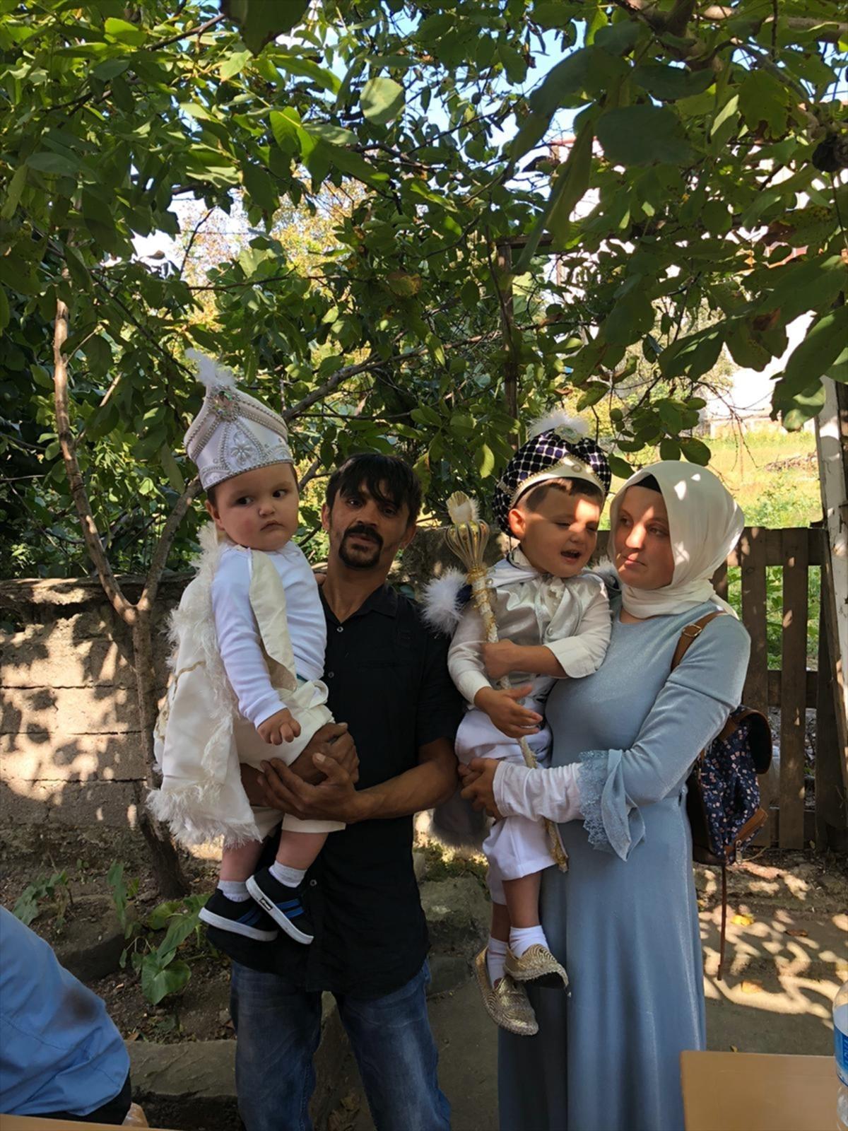 Sakarya'daki yangında &ouml;len iki kardeş defnedildi