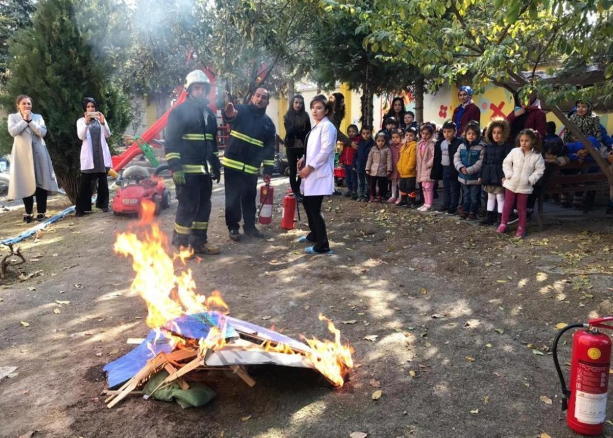 Minikler itfaiyeciliği &ouml;ğrendi