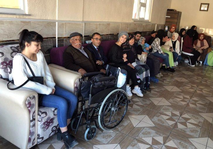 KYK Öğrencilerinden Yaşlılara Ziyaret G2