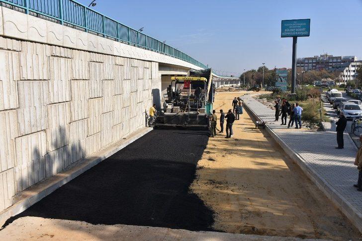 Bülent Ecevit Köprülü Kavşak’ta yan yollara asfalt atılıyor G2