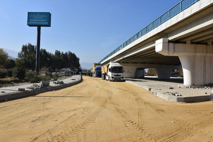 Bülent Ecevit Köprülü Kavşak’ta yan yollara asfalt atılıyor G5