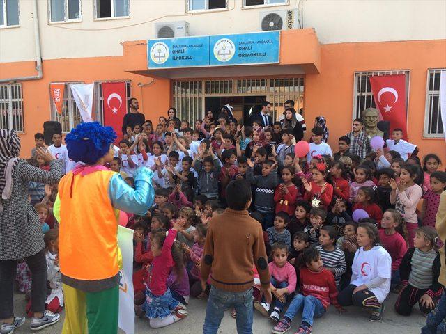 Akçakale ilçesinin Suriye sınırındaki okulda renkli etkinlik