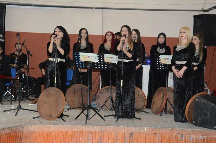 Reng-i Hakkari Sanat Topluluğu Derecik’te sahne aldı G3
