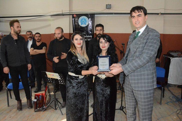 Reng-i Hakkari Sanat Topluluğu Derecik’te sahne aldı G4