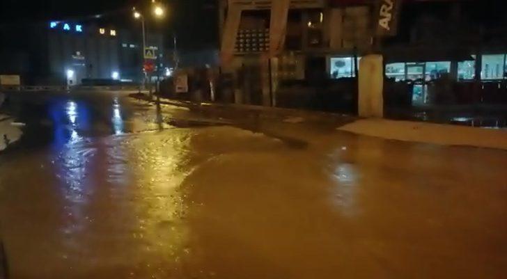 Patlayan boru 4 mahalleyi susuz bıraktı G3