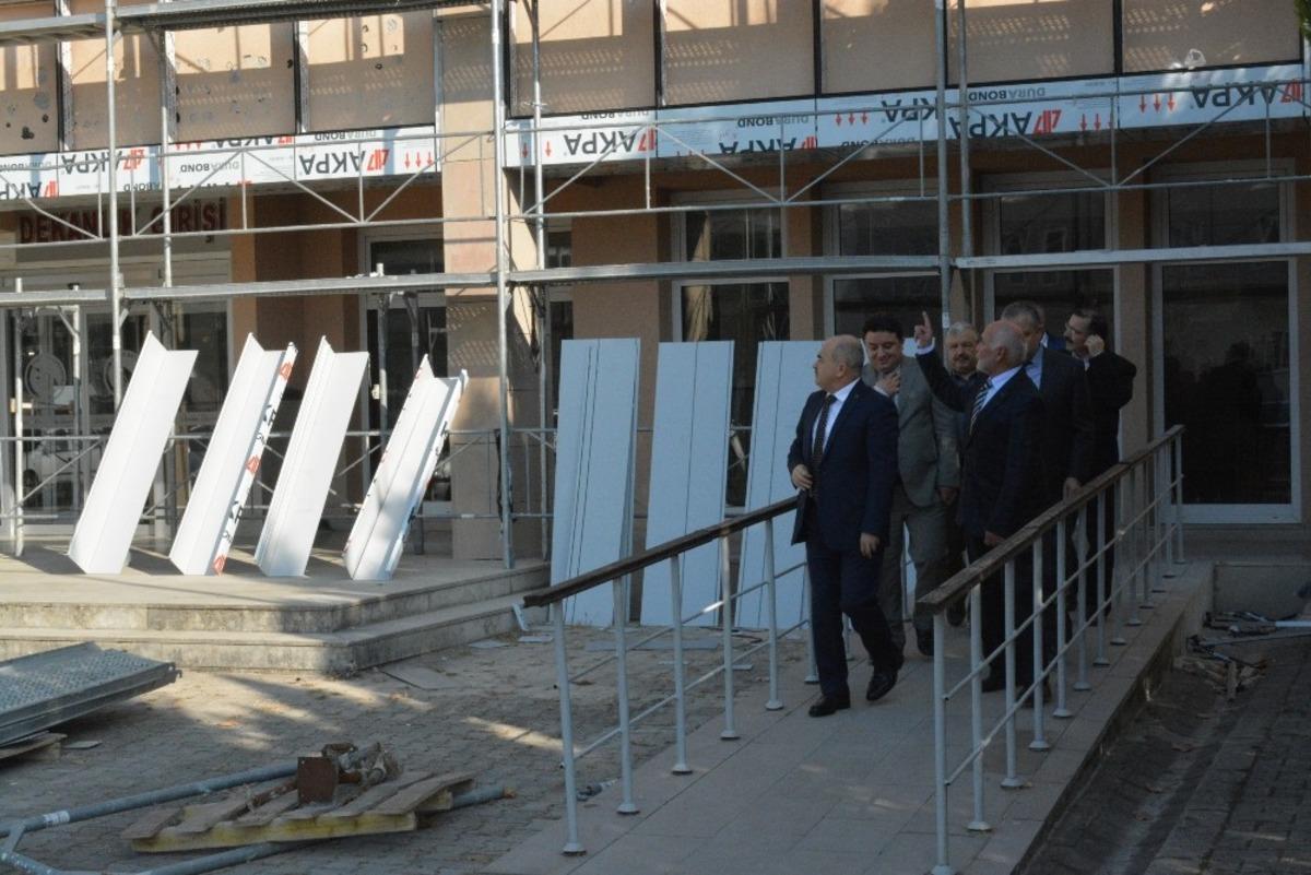 Vali Dr. Z&uuml;lkif Dağlı İlahiyat Fak&uuml;ltesi&rsquo;ni ziyaret etti