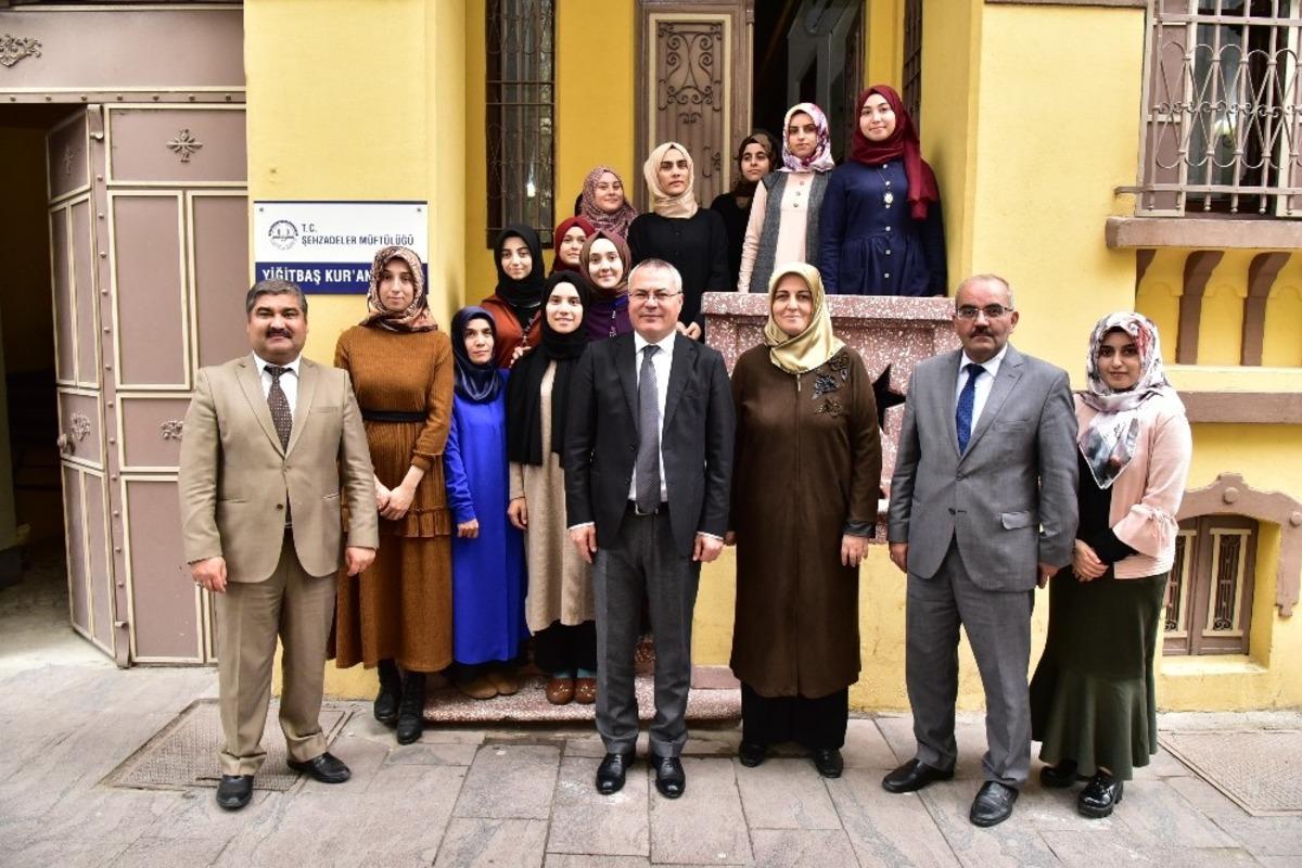 Restore edilen tarihi bina Kur&rsquo;an kursu &ouml;ğrencilerini ağırlıyor