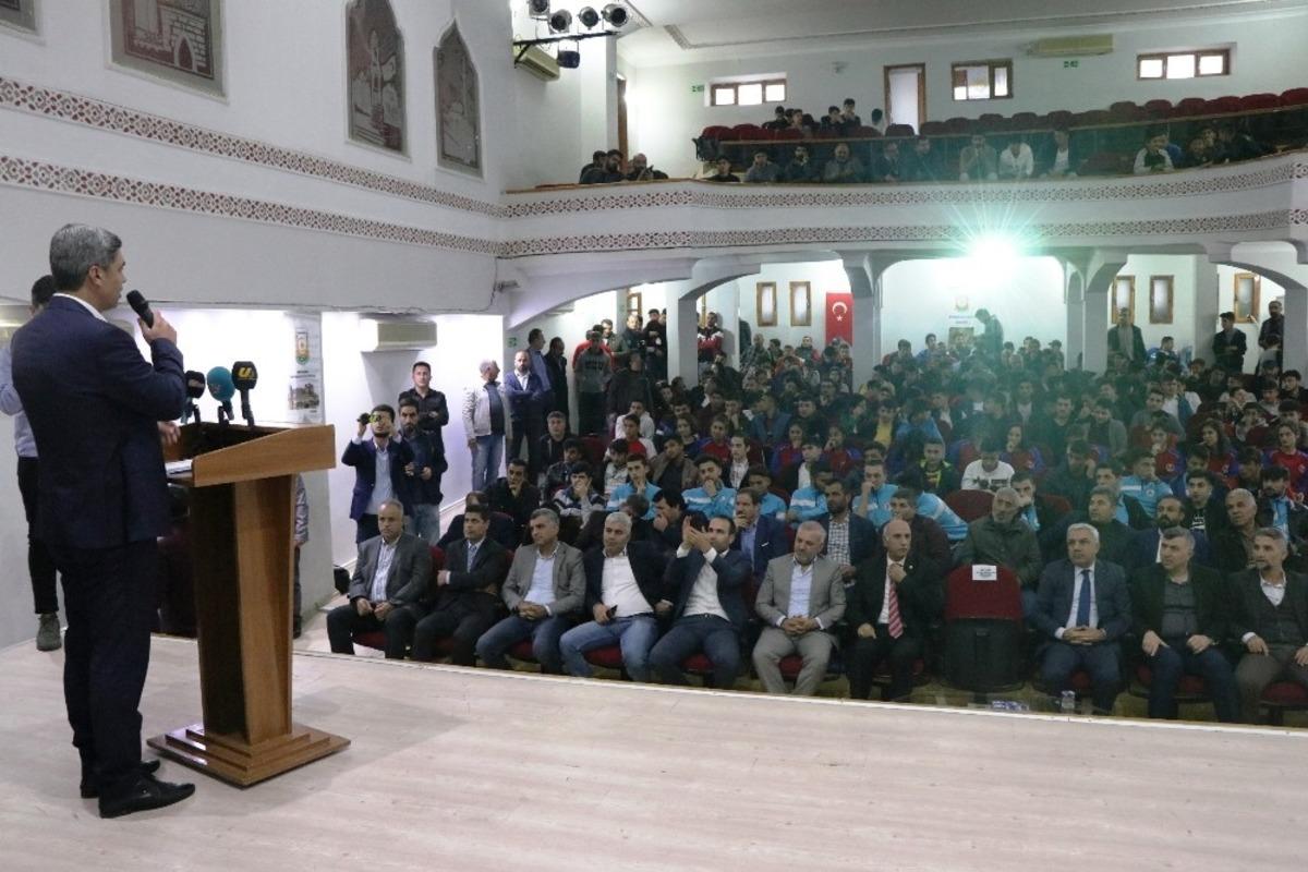 B&uuml;y&uuml;kşehir&rsquo;den amat&ouml;r kul&uuml;plere maddi destek