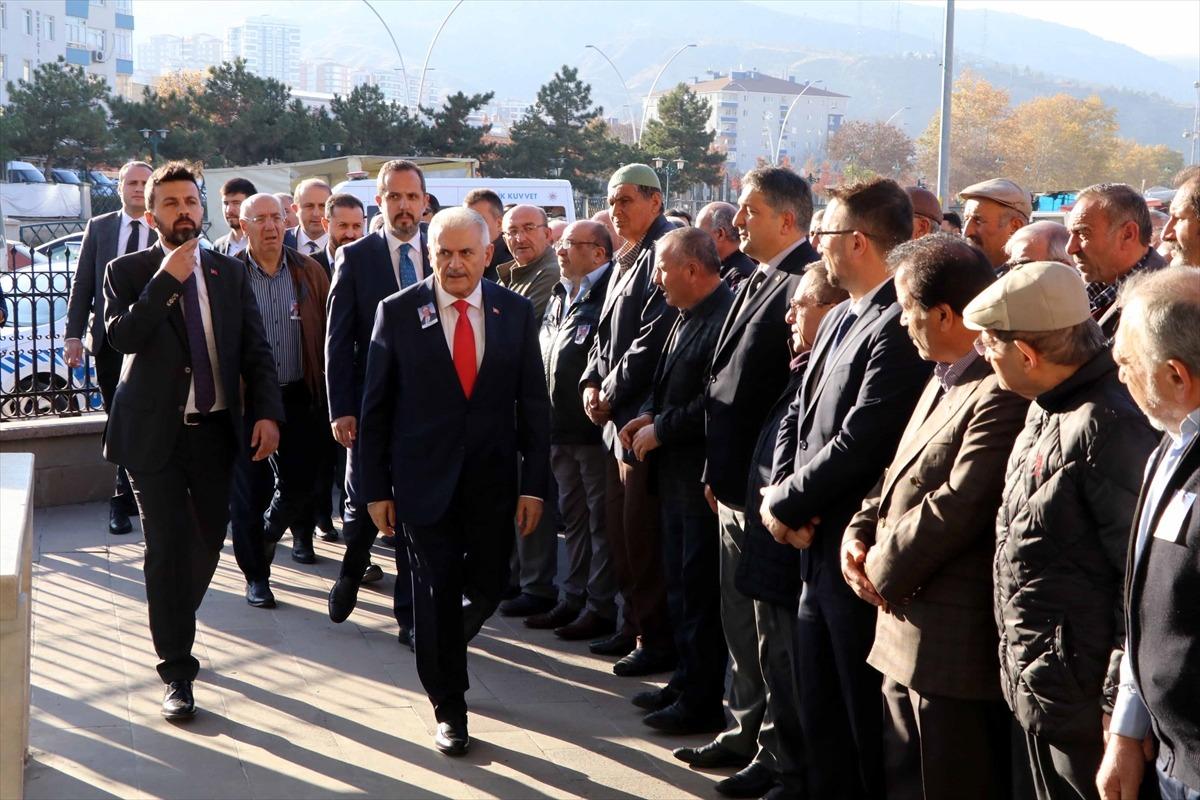 Eski TBMM Başkanı Binali Yıldırım &Ccedil;ankırı'da cenazeye katıldı