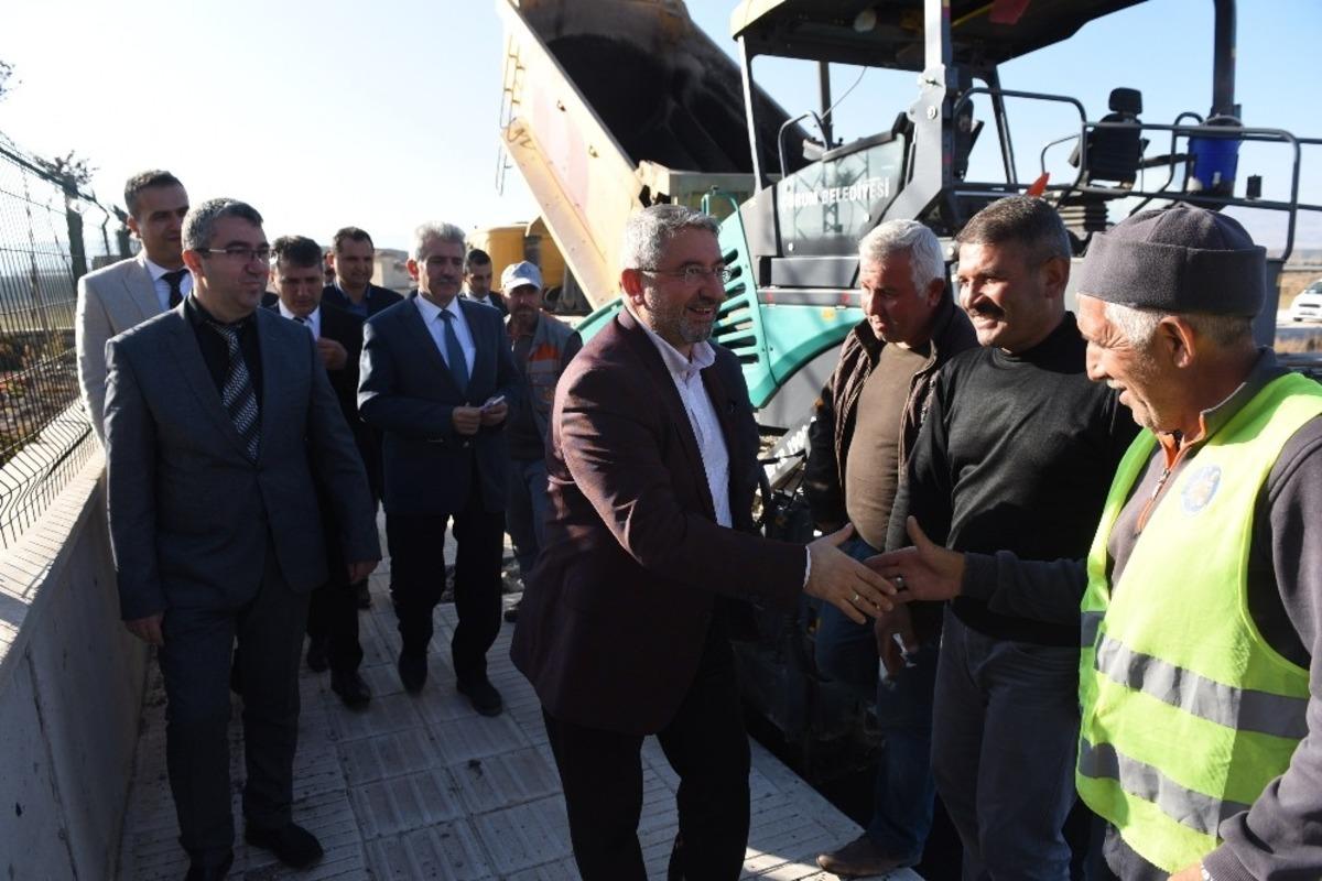 Belediye Başkanı Aşgın asflat &ccedil;alışmalarını inceledi