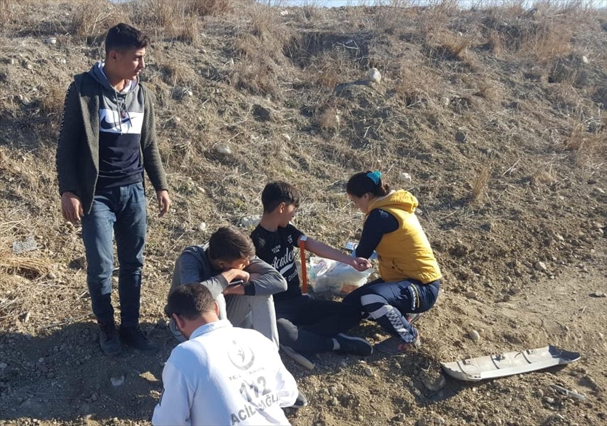 &Ccedil;ocuğun kullandığı otomobil devrildi: 7 yaralı