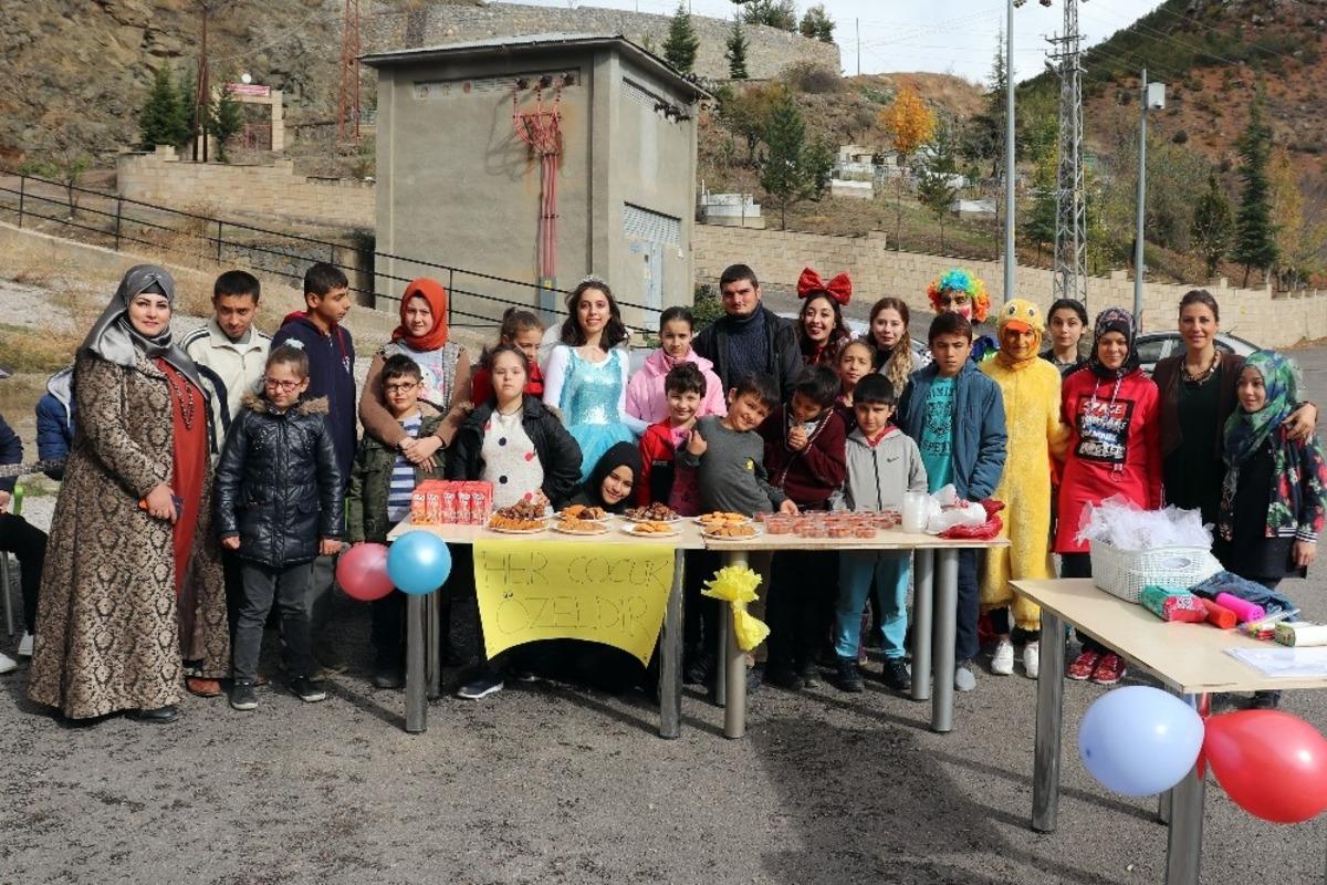 &Uuml;niversite &ouml;ğrencileri &ouml;zel kardeşlerine unutulmaz anlar yaşattı