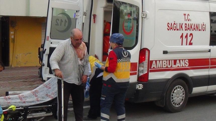 Antalya'da cebine koyduğu s&ouml;nmemiş &ccedil;akmakla g&ouml;mleği yanan engelli yaralandı