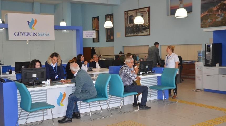 G&uuml;vercin Masa b&uuml;y&uuml;kşehir - il&ccedil;e belediyesi ayrımını Kuşadası&rsquo;nda ortadan kaldırdı