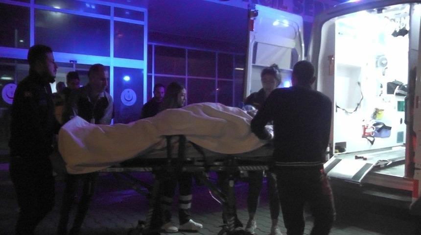 Tır otomobille &ccedil;arpıştı: 1 &ouml;l&uuml;, 2 yaralı