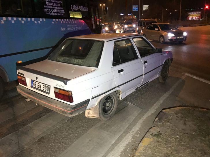 Karabük'te iki otomobil çapıştı: 4 yaralı G3