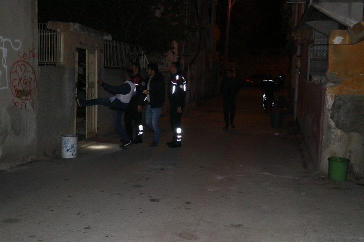 Adana'da sıcak dakikalar! Sokağa EYP yerleştirip ticari taksiyle kaçtı! G5