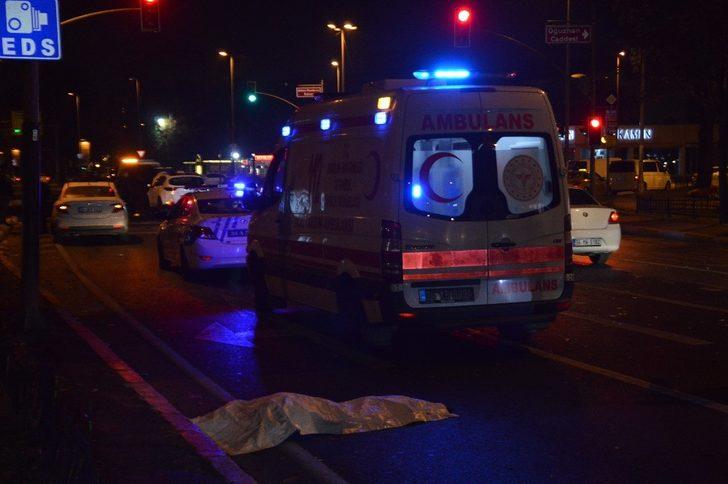 Vatan Caddesinde yolun karşısına geçmek isteyen kişiye otomobil çarptı G3