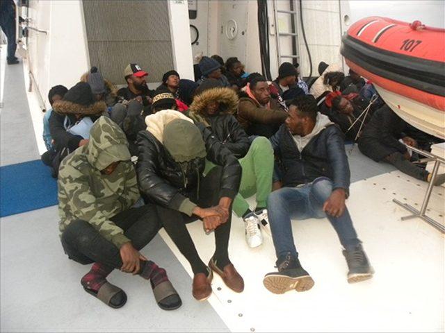 İzmir'de 38 düzensiz göçmen yakalandı