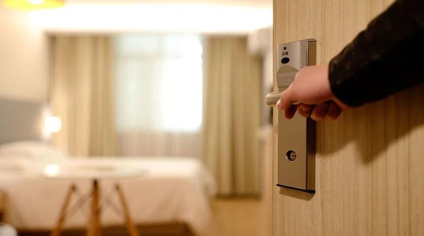 Bu oteldeki en ucuz odada kalmanın tek şartı...