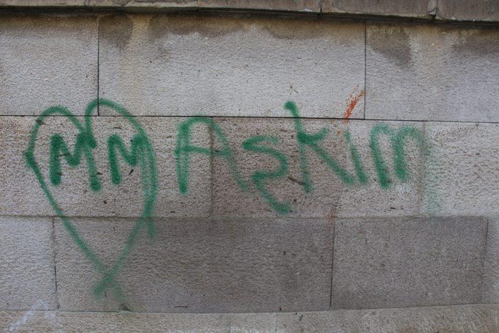 Şehitlik duvarındaki yazılara büyük tepki G3