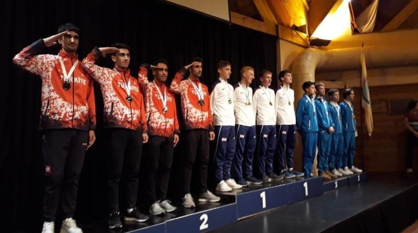 Vanlı atletten d&uuml;nya ikinciliği