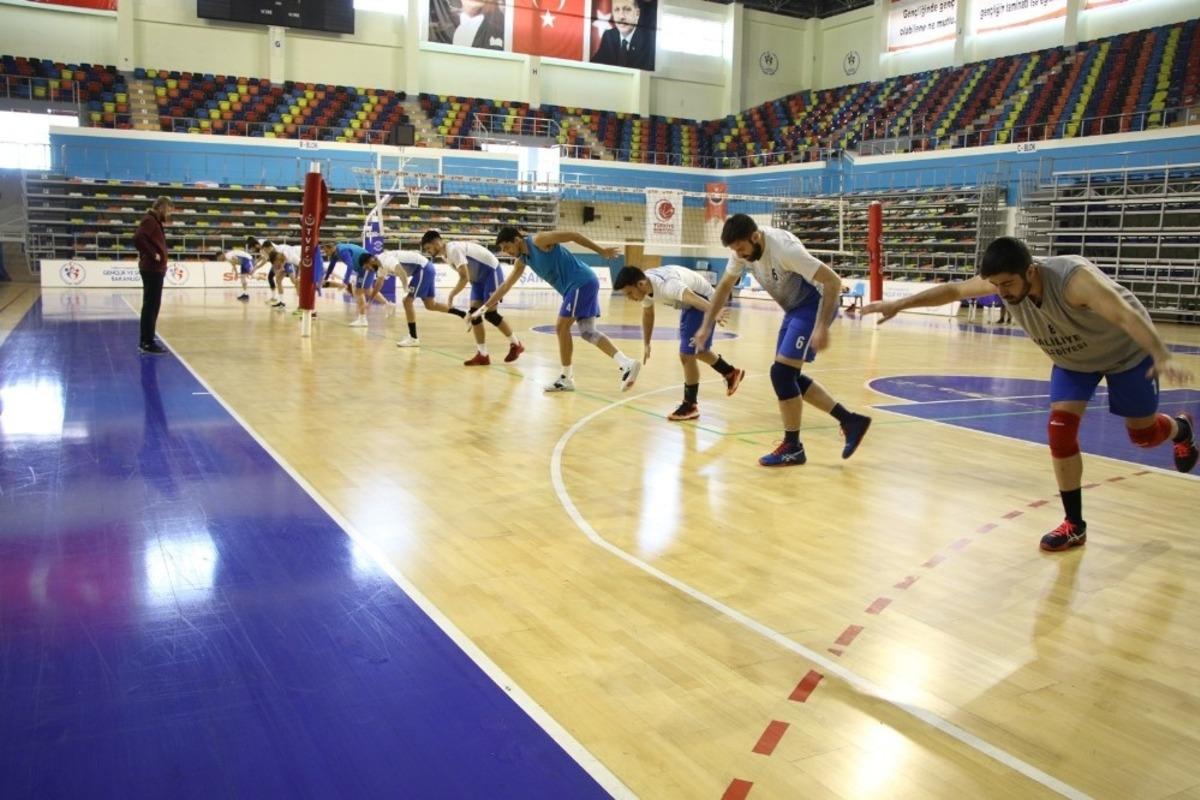 Haliliye Belediyespor hazırlıklarını s&uuml;rd&uuml;r&uuml;yor