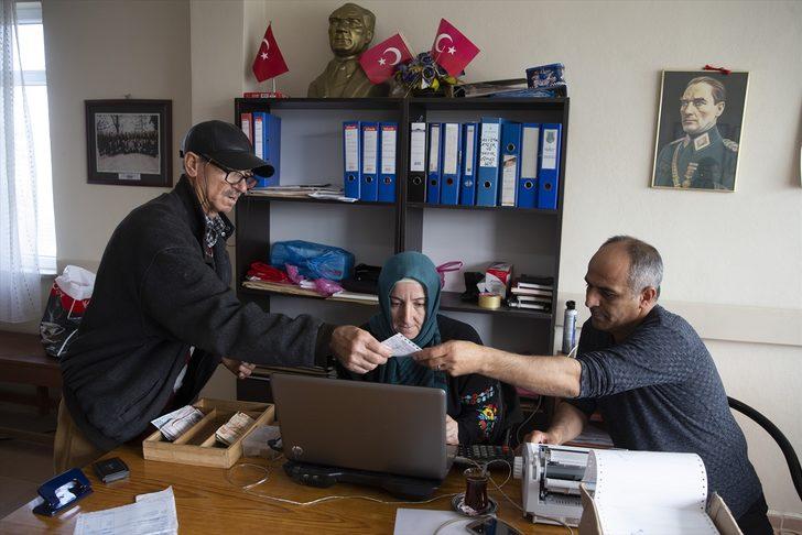 Köylü su parasını öderken "yol parası" cebinde kalıyor G4