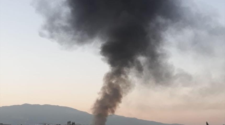 Hatay'da park halindeki minib&uuml;s yandı
