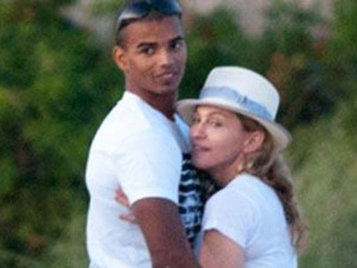 'Travestilerle yatan bir ayıymış' G3