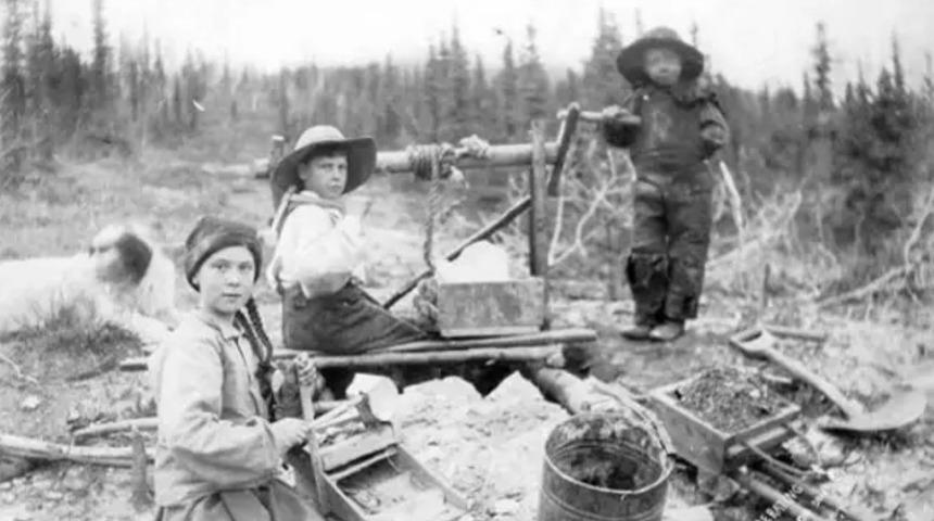 İklim aktivisti genç kız Greta Thunberg zaman yolcusu mu?