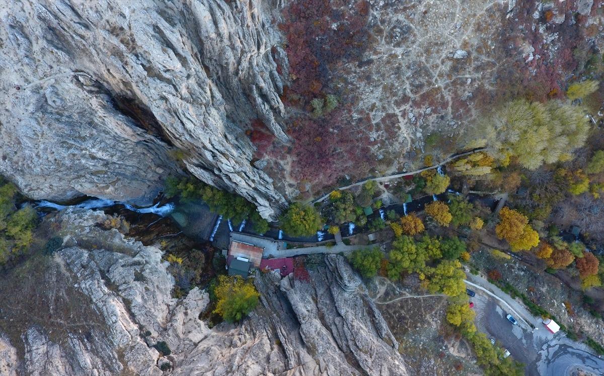 G&uuml;npınar Şelalesi'nde hazan g&uuml;zelliği